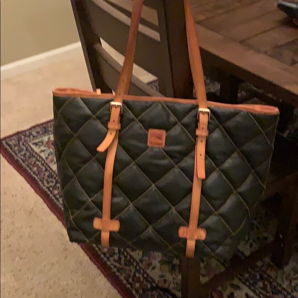Dooney & Bourke black quilted shopper